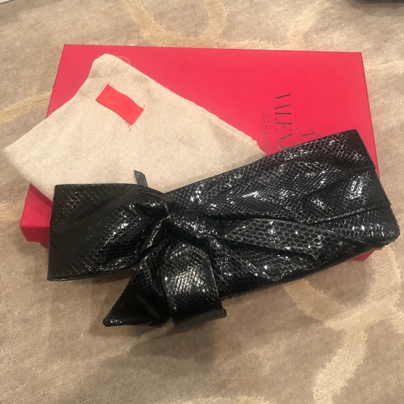 Valentino Garavani Python Bow Clutch - Picture 2 of 8